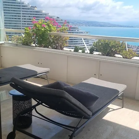 Lux- apparemment à Marina baie des Anges -vue de la mer *