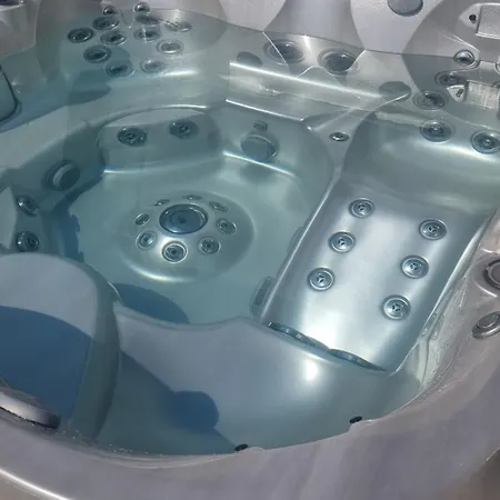 Lux- apparemment à Marina baie des Anges -vue de la mer