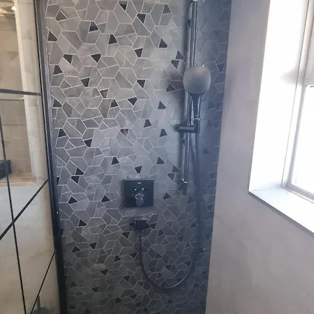 Lux- apparemment à Marina baie des Anges -vue de la mer