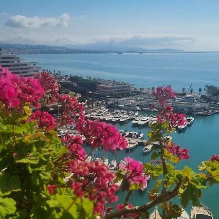 Lux- apparemment à Marina baie des Anges -vue de la mer *