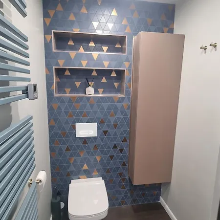 Lux- apparemment à Marina baie des Anges -vue de la mer *