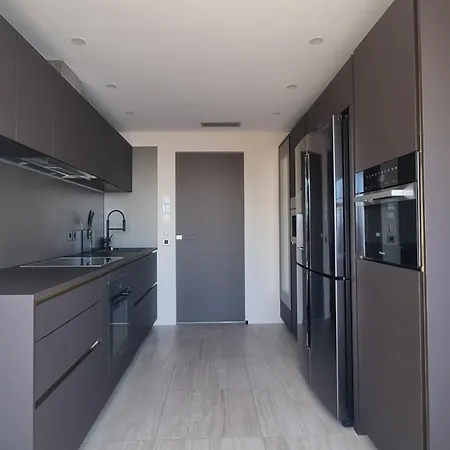 Lux- apparemment à Marina baie des Anges -vue de la mer