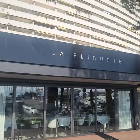 Lux- apparemment à Marina baie des Anges -vue de la mer *