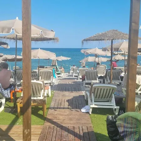 Lux- apparemment à Marina baie des Anges -vue de la mer *