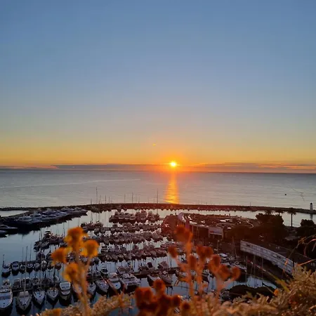Lux- apparemment à Marina baie des Anges -vue de la mer Villeneuve-Loubet